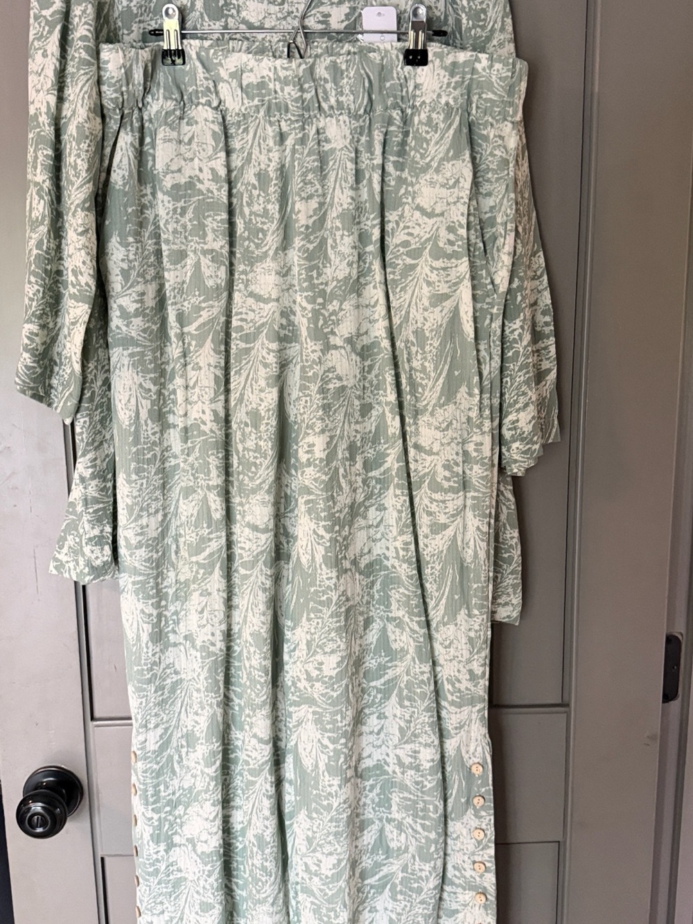 NWT women’s Soft Surroundings Light Green Printed Wide-Leg pant/shirt set, size